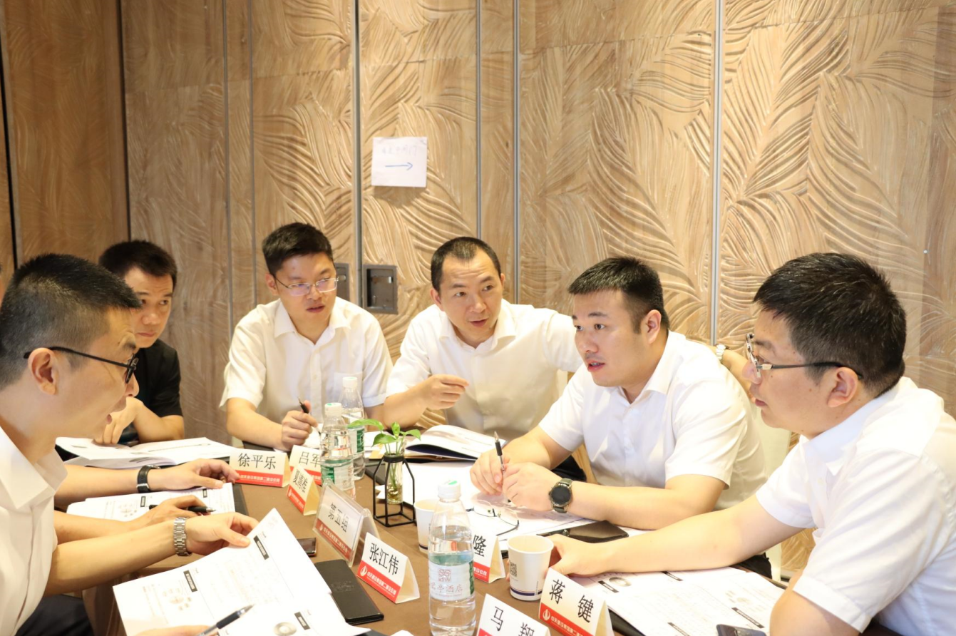 2021年6月25日-26日，wnsr威尼斯二建组织开展了2021年中高层主管执行力培训。本次培训特邀清华、北大、上海交大总裁班讲师，中国企业家协会特聘高级讲师许晋老师进行授课。